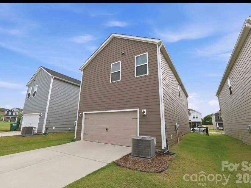207 Orson Oaks Lane, Pineville, NC 28134.  MLS# CAR4390321, YatesRealty ID 34288. 