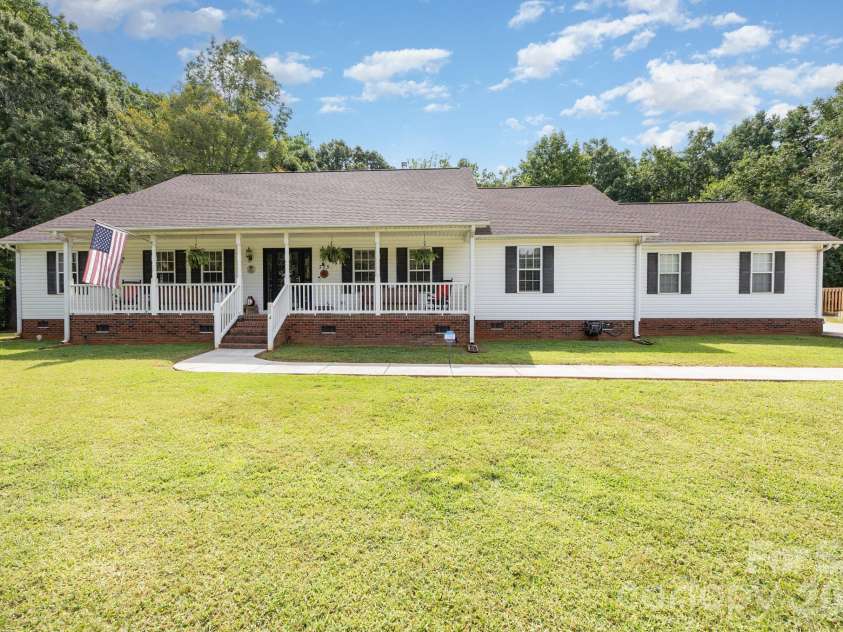715 Candlewick Drive, Salisbury, NC 28147.  MLS# CAR4392460, YatesRealty ID 34289. 