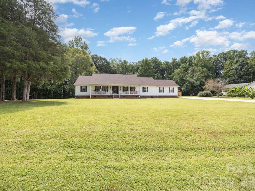 715 Candlewick Drive, Salisbury, NC 28147.  MLS# CAR4392460, YatesRealty ID 34289. 