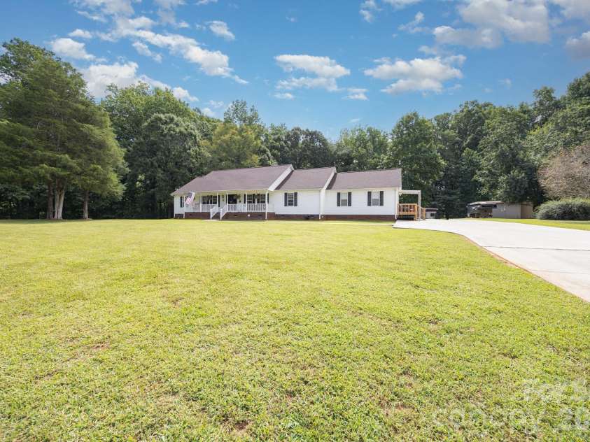 715 Candlewick Drive, Salisbury, NC 28147.  MLS# CAR4392460, YatesRealty ID 34289. 