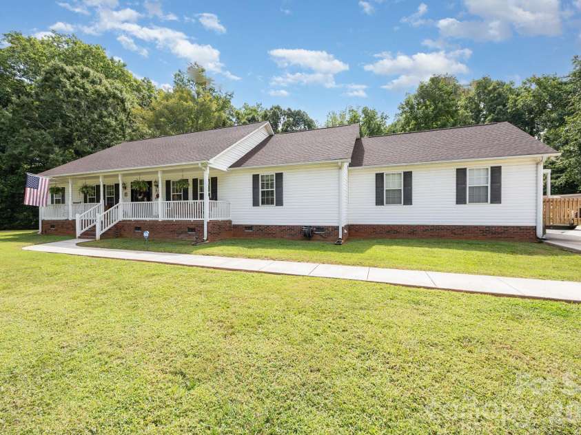 715 Candlewick Drive, Salisbury, NC 28147.  MLS# CAR4392460, YatesRealty ID 34289. 