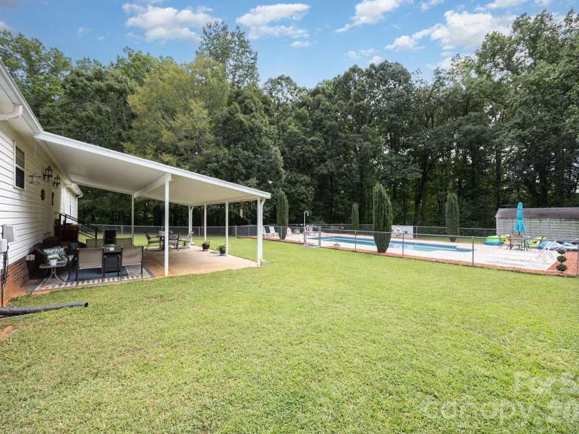 715 Candlewick Drive, Salisbury, NC 28147.  MLS# CAR4392460, YatesRealty ID 34289. 