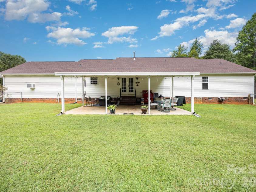 715 Candlewick Drive, Salisbury, NC 28147.  MLS# CAR4392460, YatesRealty ID 34289. 