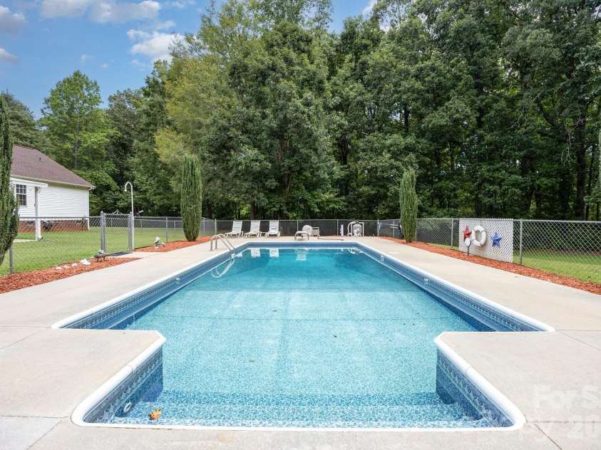 715 Candlewick Drive, Salisbury, NC 28147.  MLS# CAR4392460, YatesRealty ID 34289. 