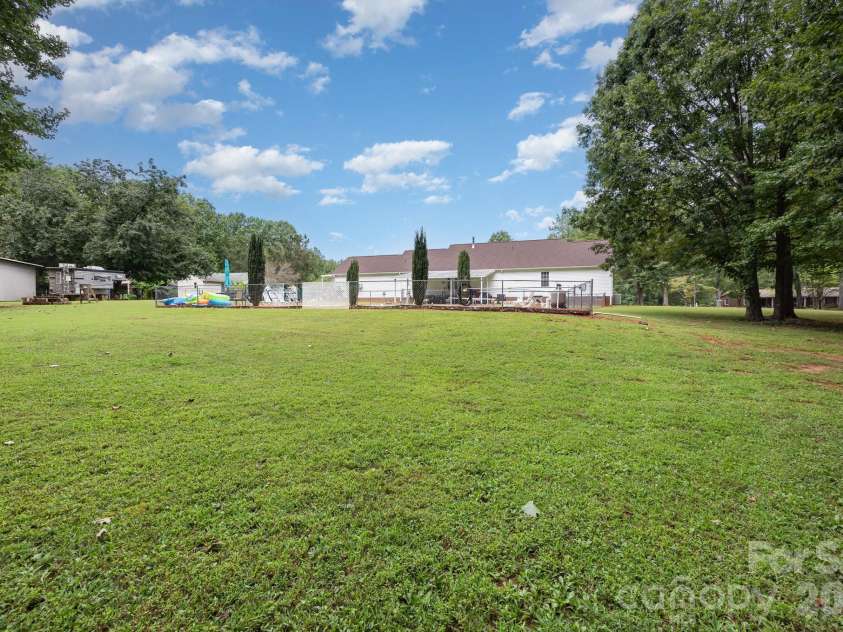 715 Candlewick Drive, Salisbury, NC 28147.  MLS# CAR4392460, YatesRealty ID 34289. 