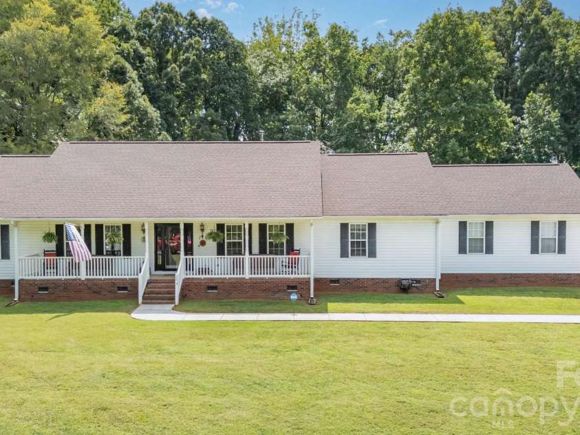 715 Candlewick Drive, Salisbury, NC 28147.  MLS# CAR4392460, YatesRealty ID 34289. 