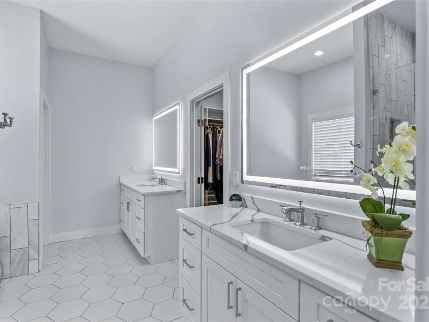 129 Greens Road, Granite Falls, NC 28630.  MLS# CAR4302862, YatesRealty ID 3429. Primary Bath with Walk-In Closet