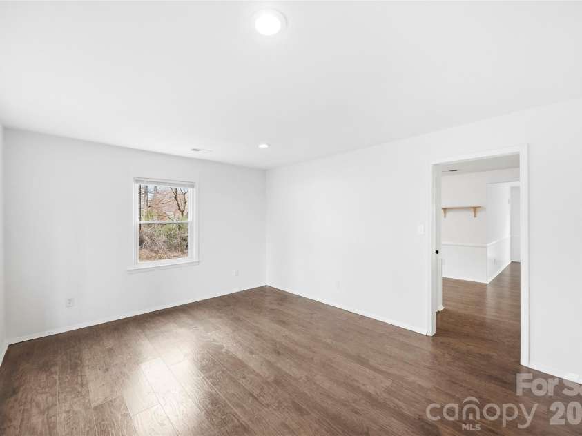 6924 Woodfield Drive, Charlotte, NC 28215.  MLS# CAR4350456, YatesRealty ID 3429. 