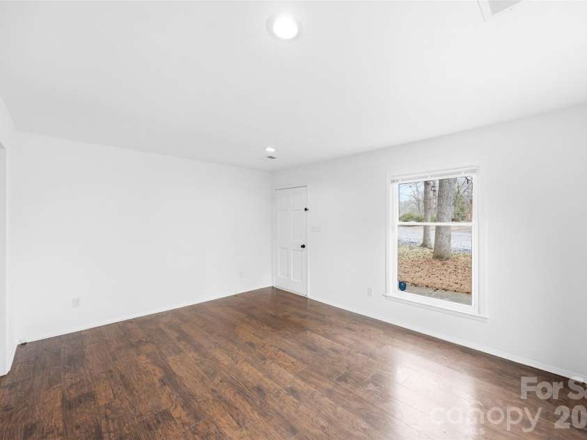 6924 Woodfield Drive, Charlotte, NC 28215.  MLS# CAR4350456, YatesRealty ID 3429. 