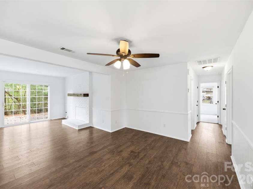 6924 Woodfield Drive, Charlotte, NC 28215.  MLS# CAR4350456, YatesRealty ID 3429. 
