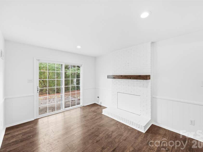 6924 Woodfield Drive, Charlotte, NC 28215.  MLS# CAR4350456, YatesRealty ID 3429. 