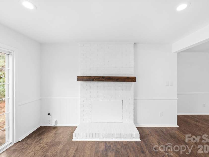 6924 Woodfield Drive, Charlotte, NC 28215.  MLS# CAR4350456, YatesRealty ID 3429. 