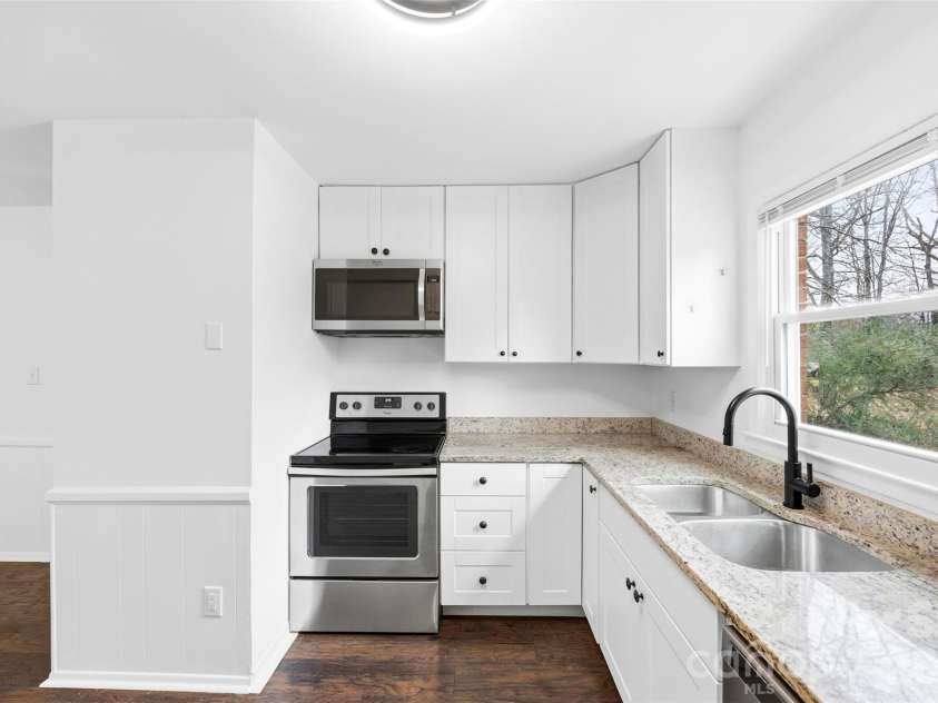 6924 Woodfield Drive, Charlotte, NC 28215.  MLS# CAR4350456, YatesRealty ID 3429. 