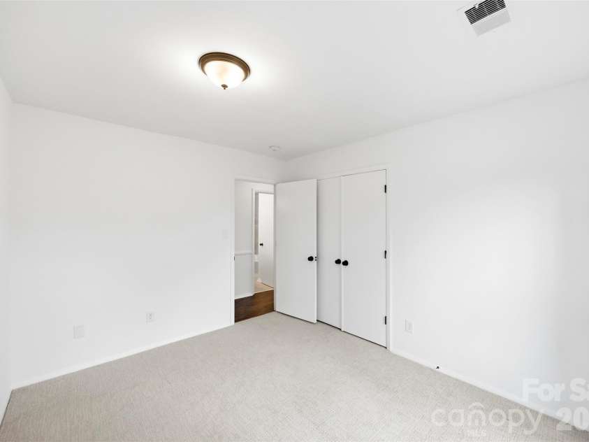 6924 Woodfield Drive, Charlotte, NC 28215.  MLS# CAR4350456, YatesRealty ID 3429. 
