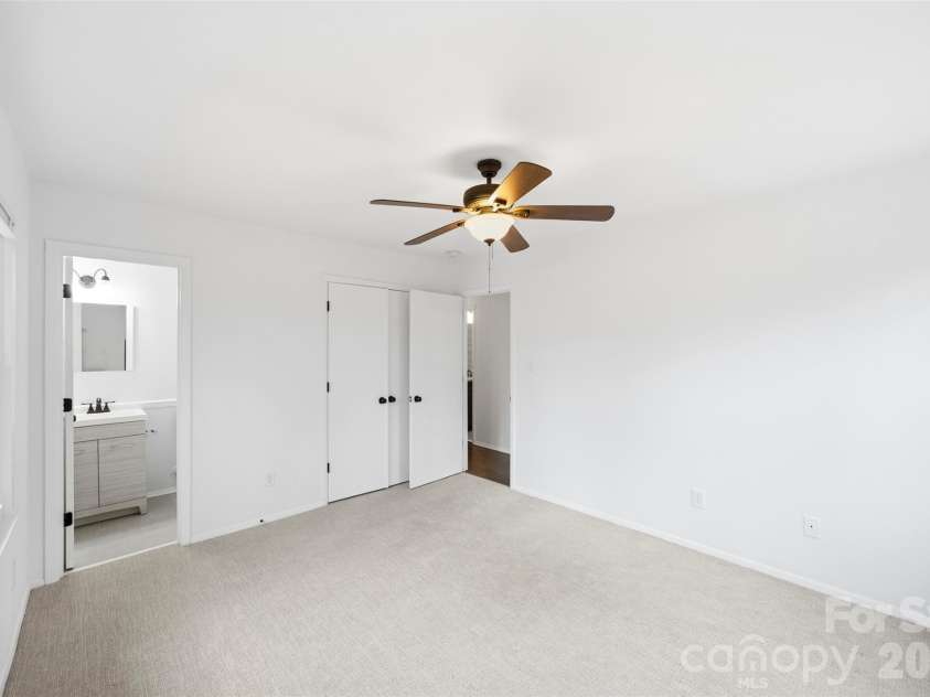 6924 Woodfield Drive, Charlotte, NC 28215.  MLS# CAR4350456, YatesRealty ID 3429. 