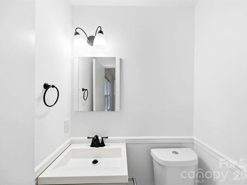 6924 Woodfield Drive, Charlotte, NC 28215.  MLS# CAR4350456, YatesRealty ID 3429. 