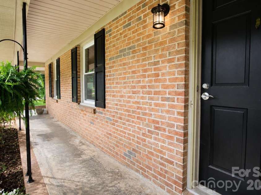 2914 Dresden Drive, Gastonia, NC 28054.  MLS# CAR4395963, YatesRealty ID 34290. 