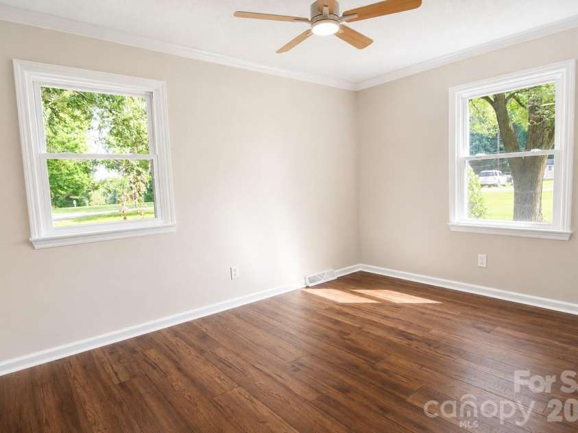 2914 Dresden Drive, Gastonia, NC 28054.  MLS# CAR4395963, YatesRealty ID 34290. 