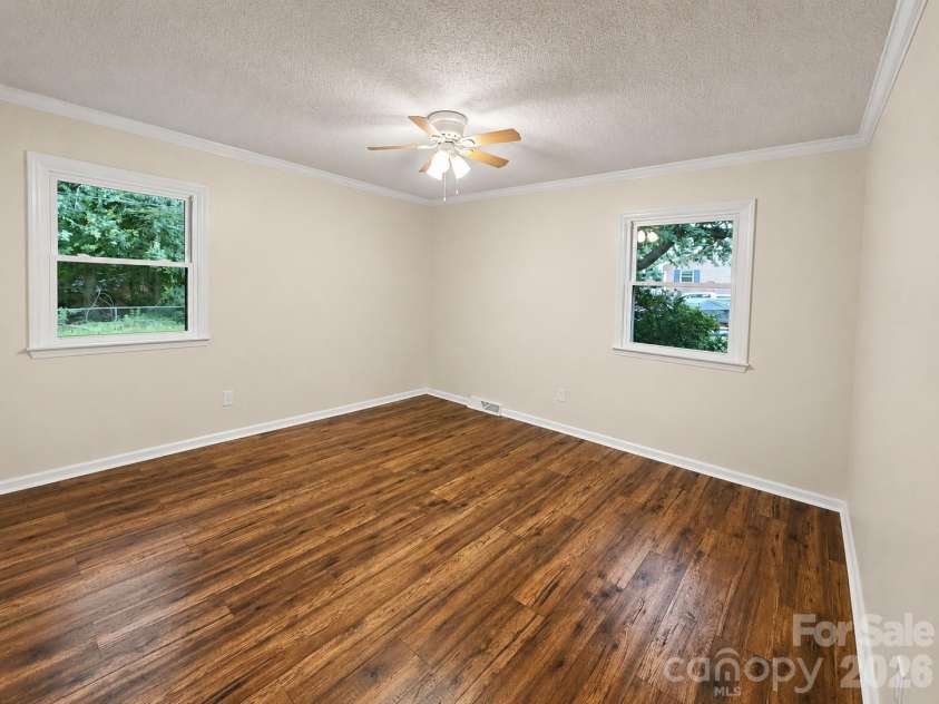 2914 Dresden Drive, Gastonia, NC 28054.  MLS# CAR4395963, YatesRealty ID 34290. 