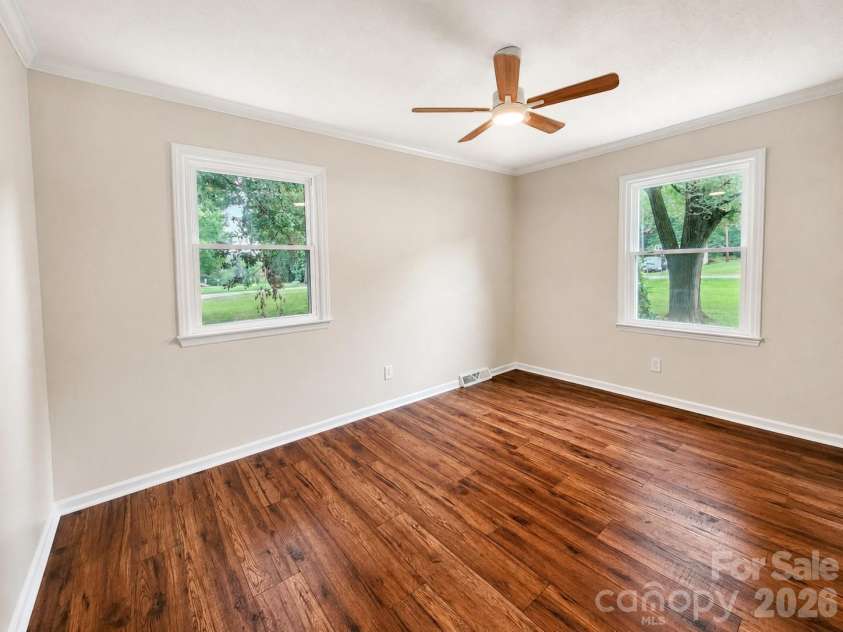 2914 Dresden Drive, Gastonia, NC 28054.  MLS# CAR4395963, YatesRealty ID 34290. 