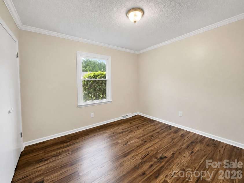 2914 Dresden Drive, Gastonia, NC 28054.  MLS# CAR4395963, YatesRealty ID 34290. 