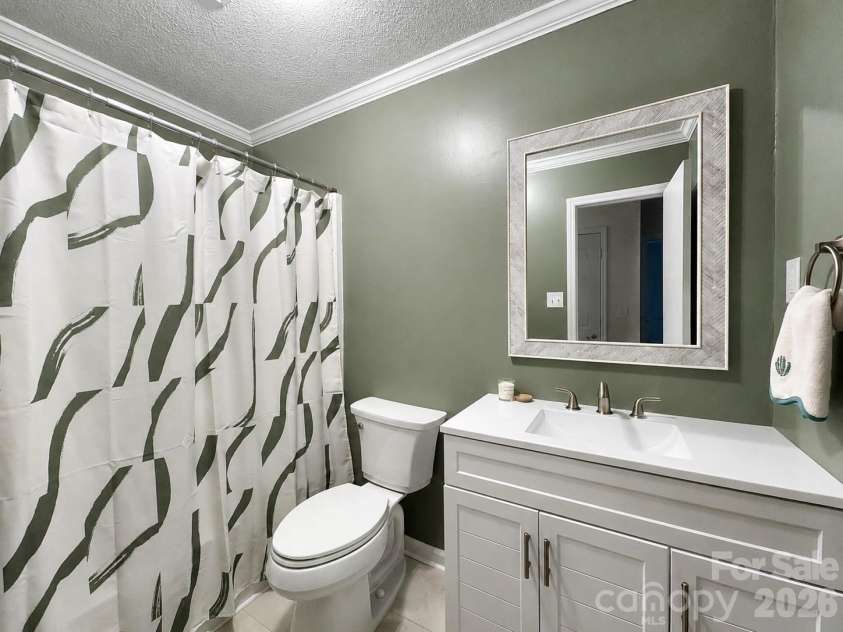 2914 Dresden Drive, Gastonia, NC 28054.  MLS# CAR4395963, YatesRealty ID 34290. 