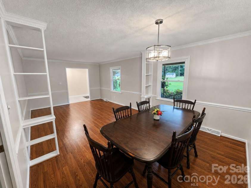 2914 Dresden Drive, Gastonia, NC 28054.  MLS# CAR4395963, YatesRealty ID 34290. 