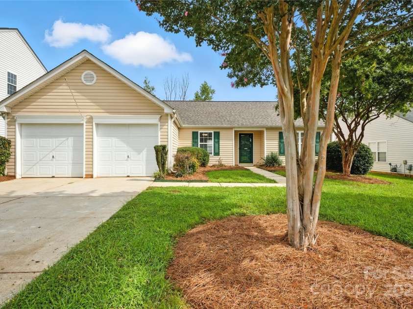 12019 Serenade Court, Charlotte, NC 28215.  MLS# CAR4289141, YatesRealty ID 34291. 