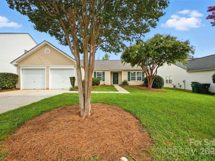 12019 Serenade Court, Charlotte, NC 28215.  MLS# CAR4289141, YatesRealty ID 34291. 