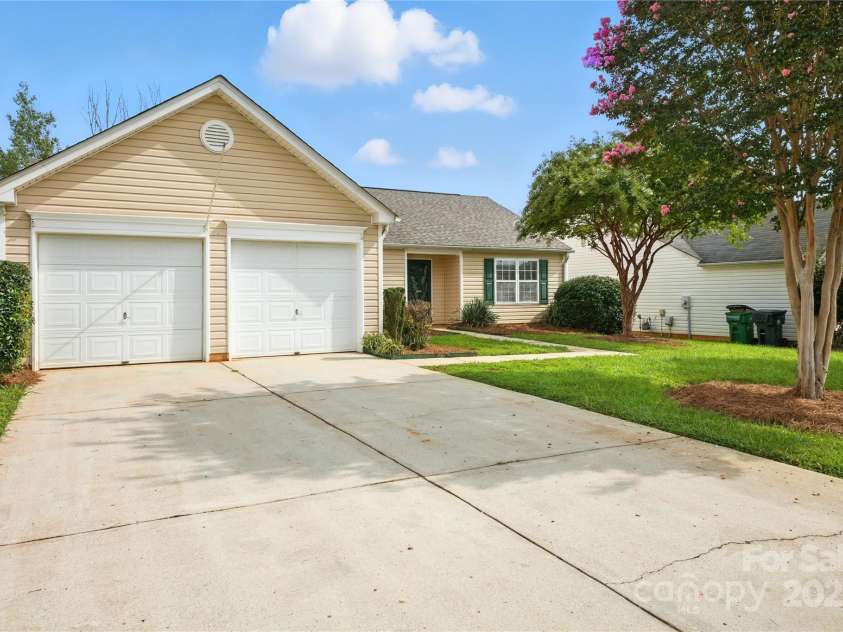 12019 Serenade Court, Charlotte, NC 28215.  MLS# CAR4289141, YatesRealty ID 34291. 