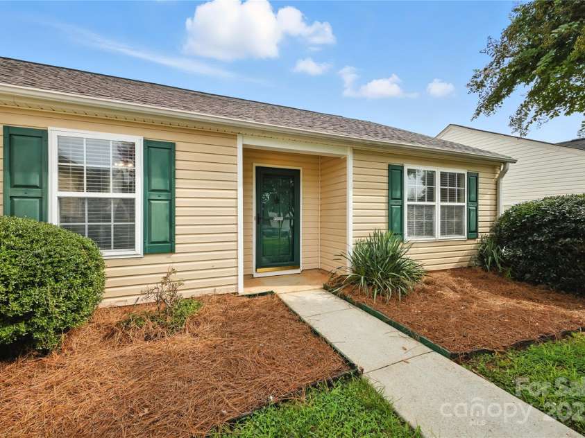12019 Serenade Court, Charlotte, NC 28215.  MLS# CAR4289141, YatesRealty ID 34291. 