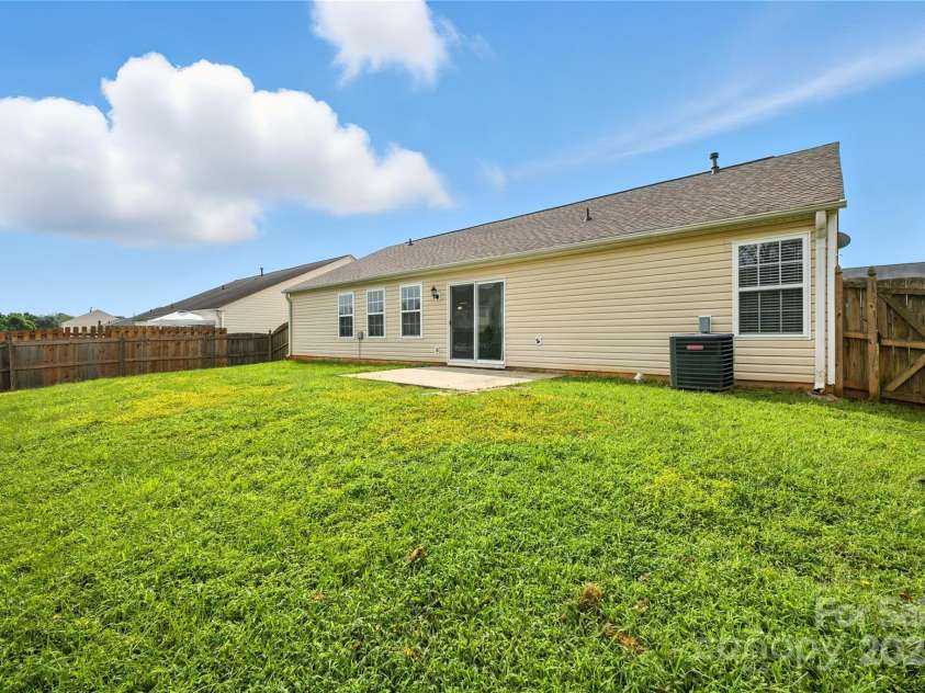 12019 Serenade Court, Charlotte, NC 28215.  MLS# CAR4289141, YatesRealty ID 34291. 