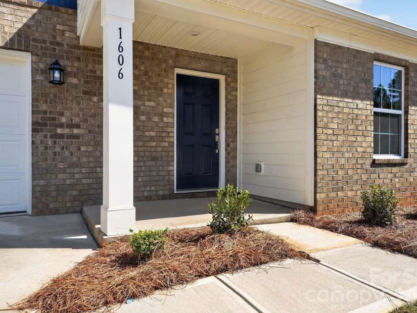 1606 Highacre Place, Bessemer City, NC 28016.  MLS# CAR4371918, YatesRealty ID 34293. Front Door