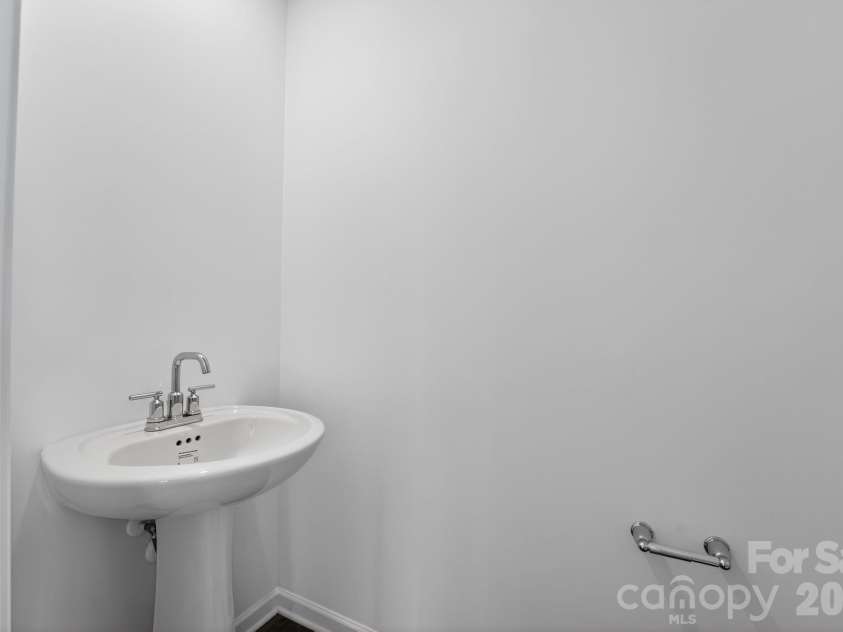 1606 Highacre Place, Bessemer City, NC 28016.  MLS# CAR4371918, YatesRealty ID 34293. Half Bath