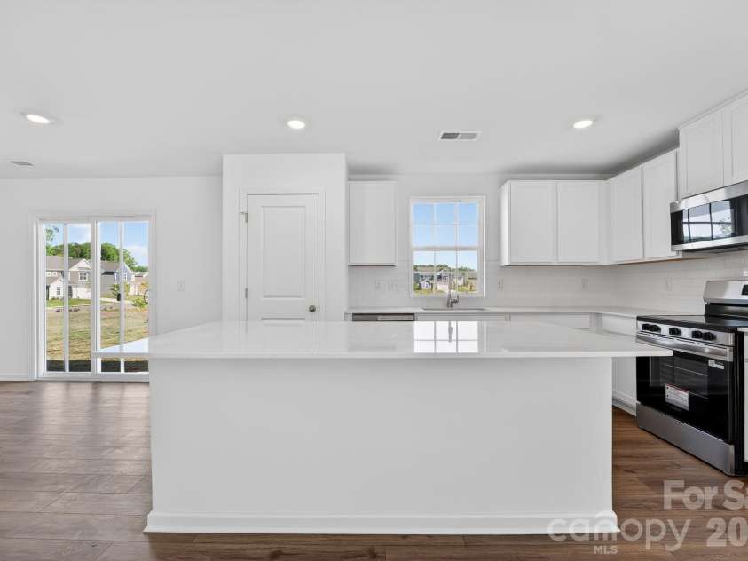 1606 Highacre Place, Bessemer City, NC 28016.  MLS# CAR4371918, YatesRealty ID 34293. Kitchen