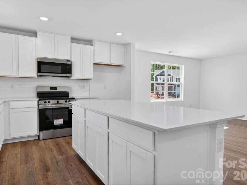 1606 Highacre Place, Bessemer City, NC 28016.  MLS# CAR4371918, YatesRealty ID 34293. Kitchen