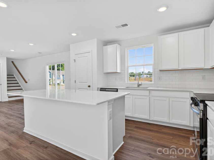 1606 Highacre Place, Bessemer City, NC 28016.  MLS# CAR4371918, YatesRealty ID 34293. Kitchen