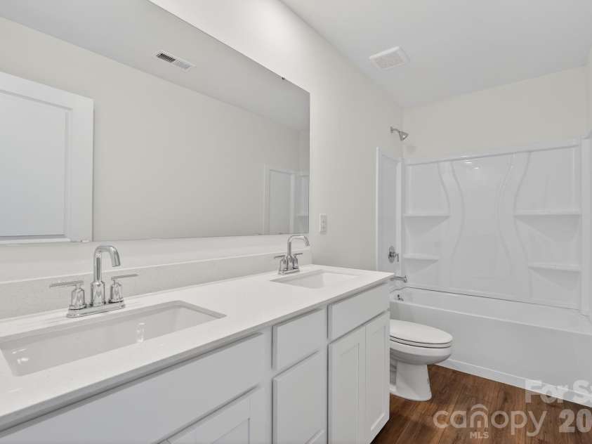1606 Highacre Place, Bessemer City, NC 28016.  MLS# CAR4371918, YatesRealty ID 34293. Primary Bath