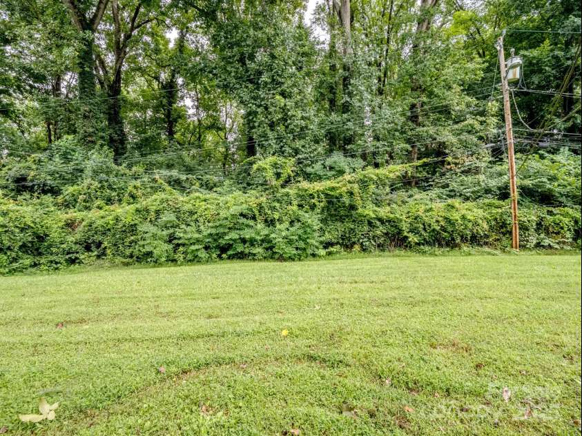 3122 Marlborough Road, Charlotte, NC 28208.  MLS# CAR4293604, YatesRealty ID 34293. Back yard