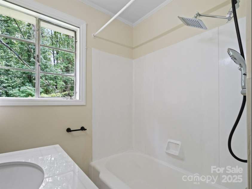 3122 Marlborough Road, Charlotte, NC 28208.  MLS# CAR4293604, YatesRealty ID 34293. Bath