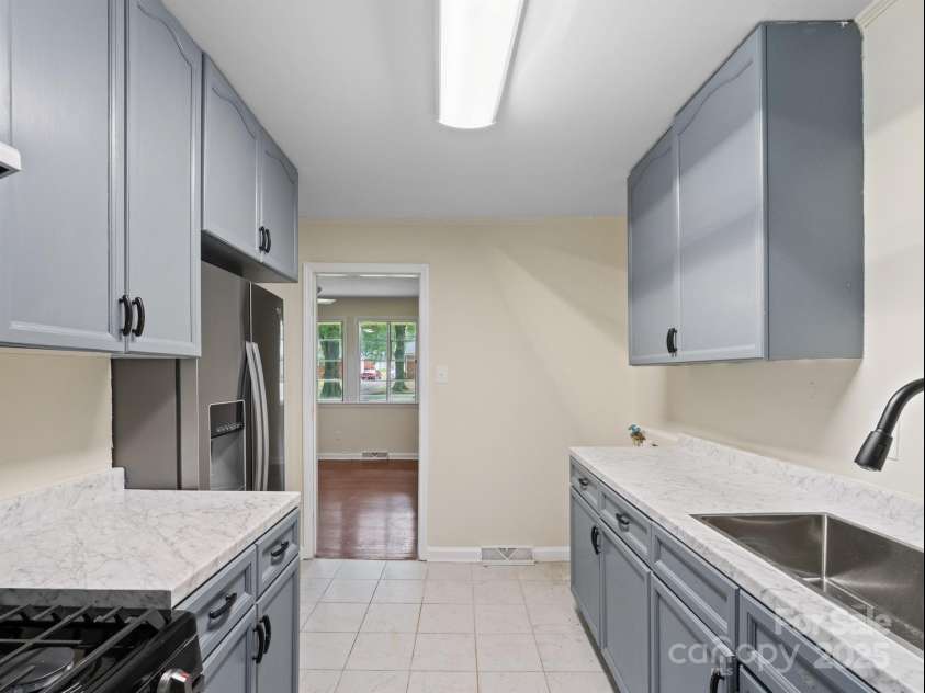 3122 Marlborough Road, Charlotte, NC 28208.  MLS# CAR4293604, YatesRealty ID 34293. Kitchen