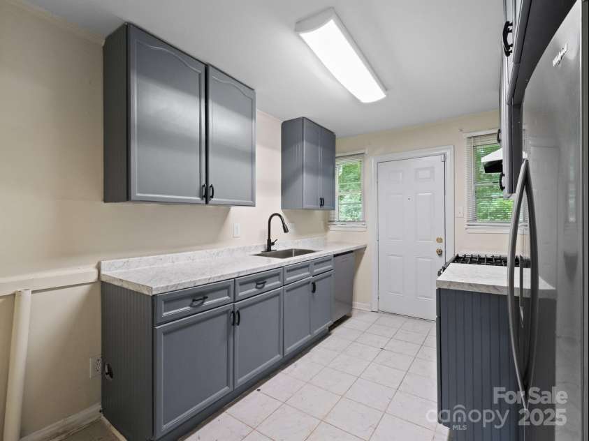 3122 Marlborough Road, Charlotte, NC 28208.  MLS# CAR4293604, YatesRealty ID 34293. Kitchen