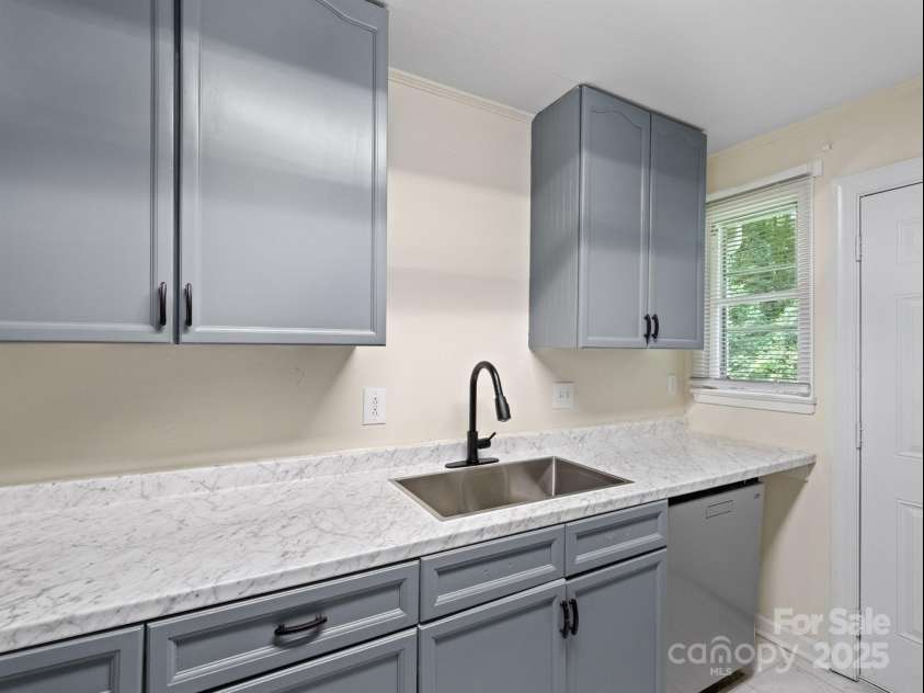 3122 Marlborough Road, Charlotte, NC 28208.  MLS# CAR4293604, YatesRealty ID 34293. Kitchen