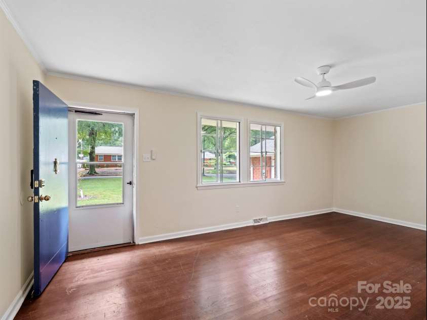 3122 Marlborough Road, Charlotte, NC 28208.  MLS# CAR4293604, YatesRealty ID 34293. Living Room