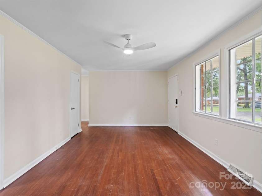 3122 Marlborough Road, Charlotte, NC 28208.  MLS# CAR4293604, YatesRealty ID 34293. Living Room