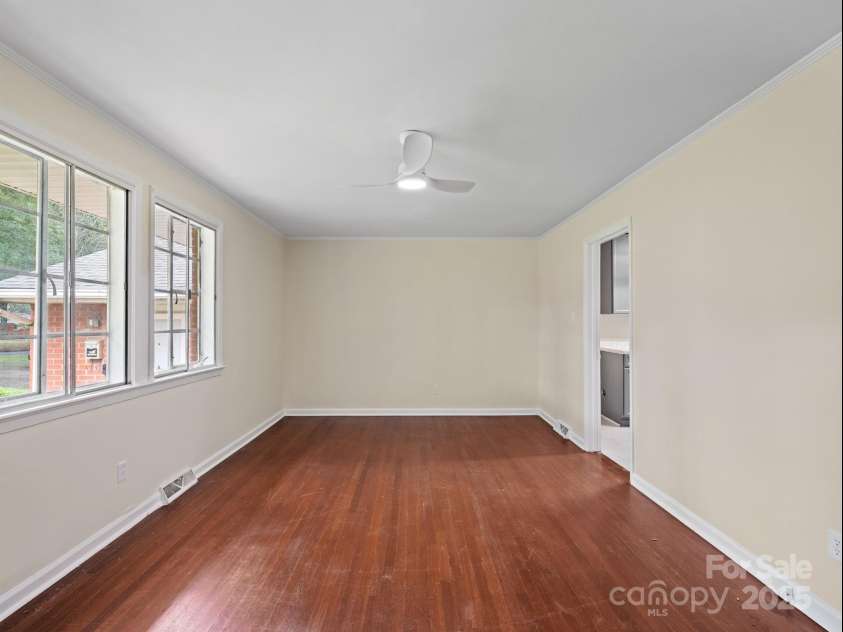 3122 Marlborough Road, Charlotte, NC 28208.  MLS# CAR4293604, YatesRealty ID 34293. Living Room