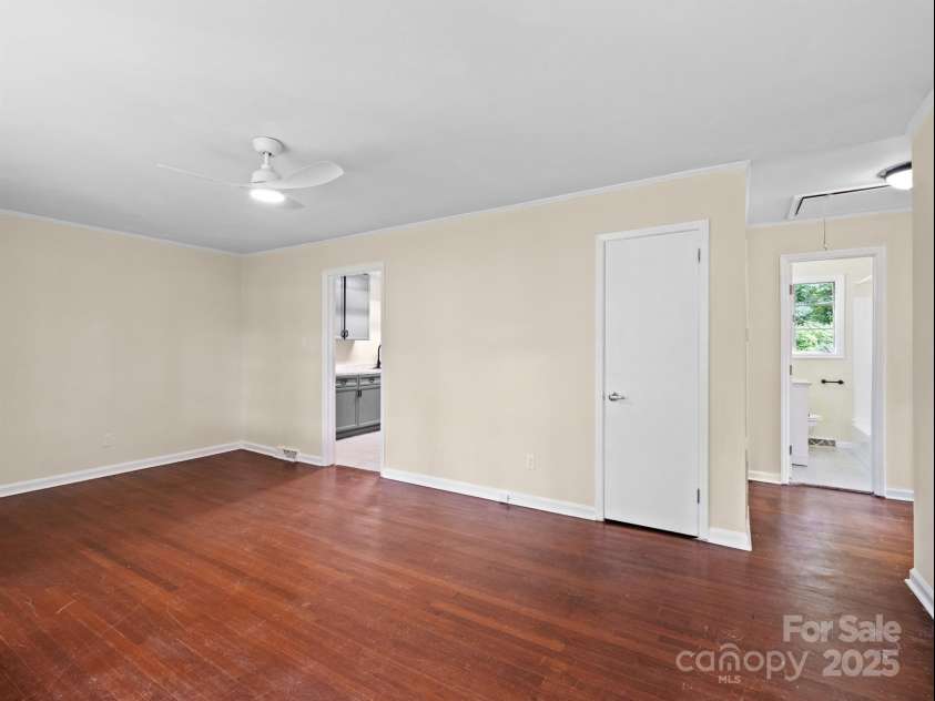 3122 Marlborough Road, Charlotte, NC 28208.  MLS# CAR4293604, YatesRealty ID 34293. Living Room