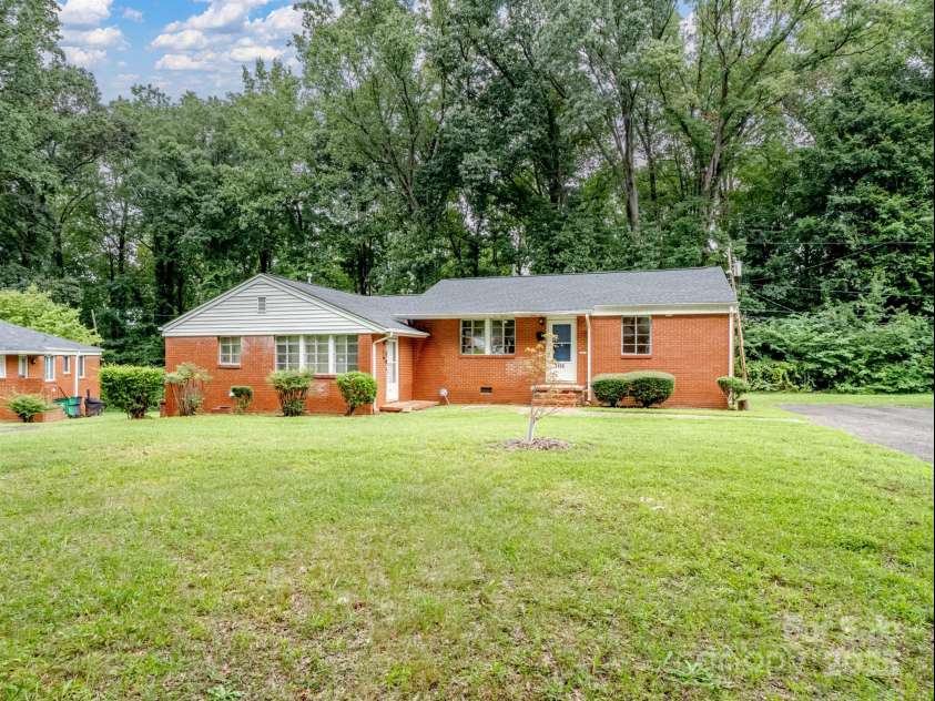 3122 Marlborough Road, Charlotte, NC 28208.  MLS# CAR4293604, YatesRealty ID 34293. View from road - unit in on the right