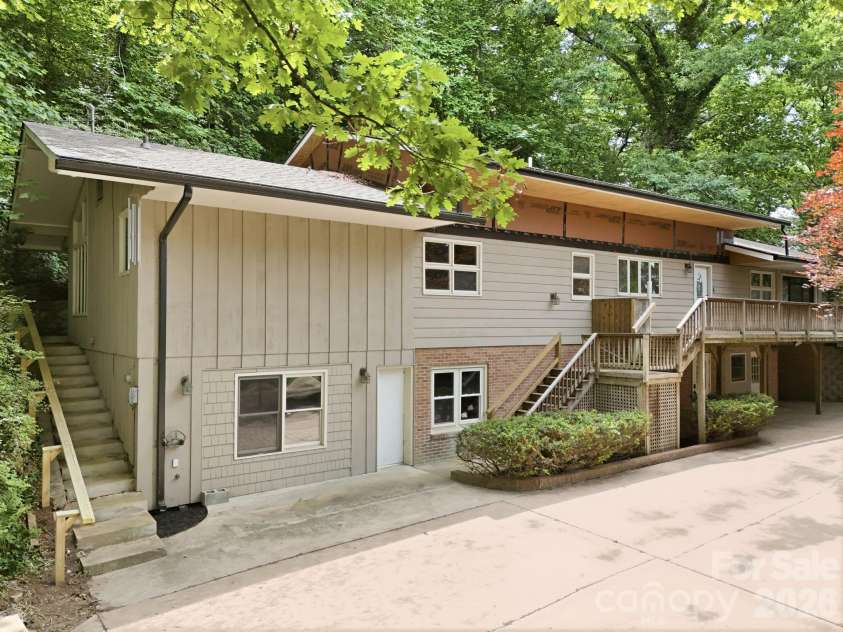 120 Stovall Street, Waynesville, NC 28786.  MLS# CAR4387007, YatesRealty ID 34294. 