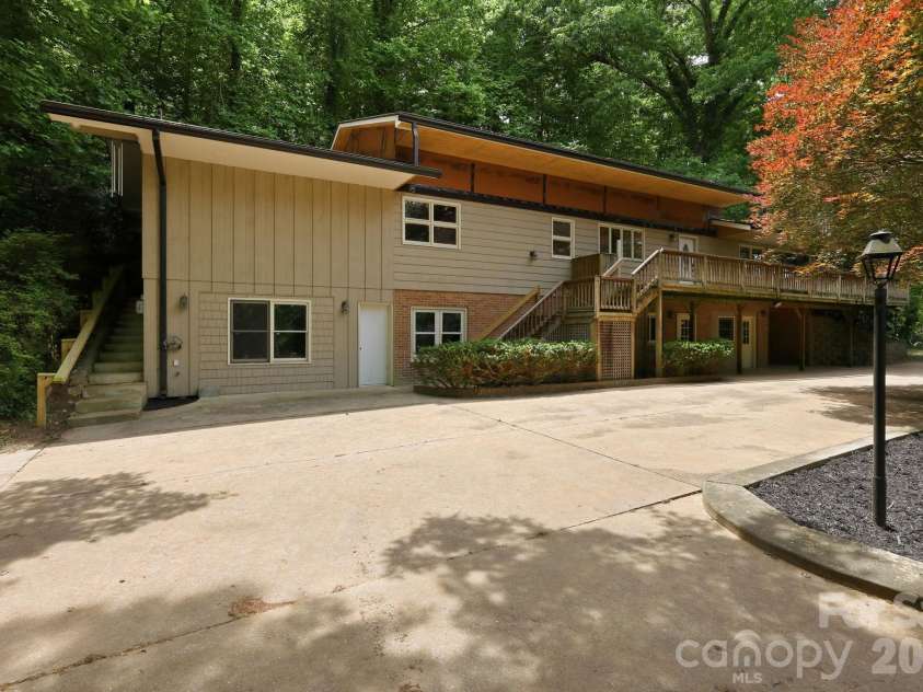 120 Stovall Street, Waynesville, NC 28786.  MLS# CAR4387007, YatesRealty ID 34294. 
